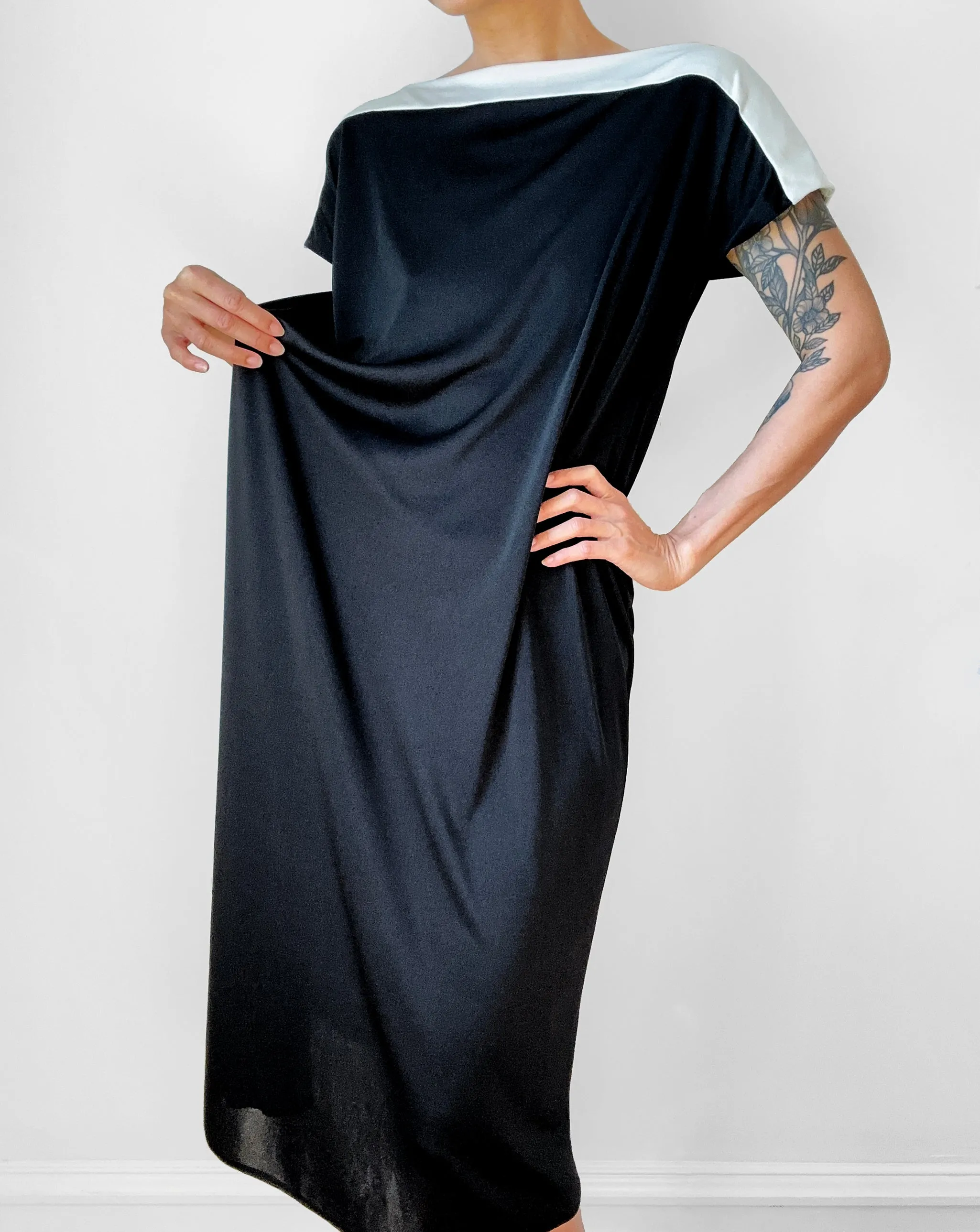 1980s Black and Cream Block Colour Minimalist Midi-Length Shift Dress Dress - S/M