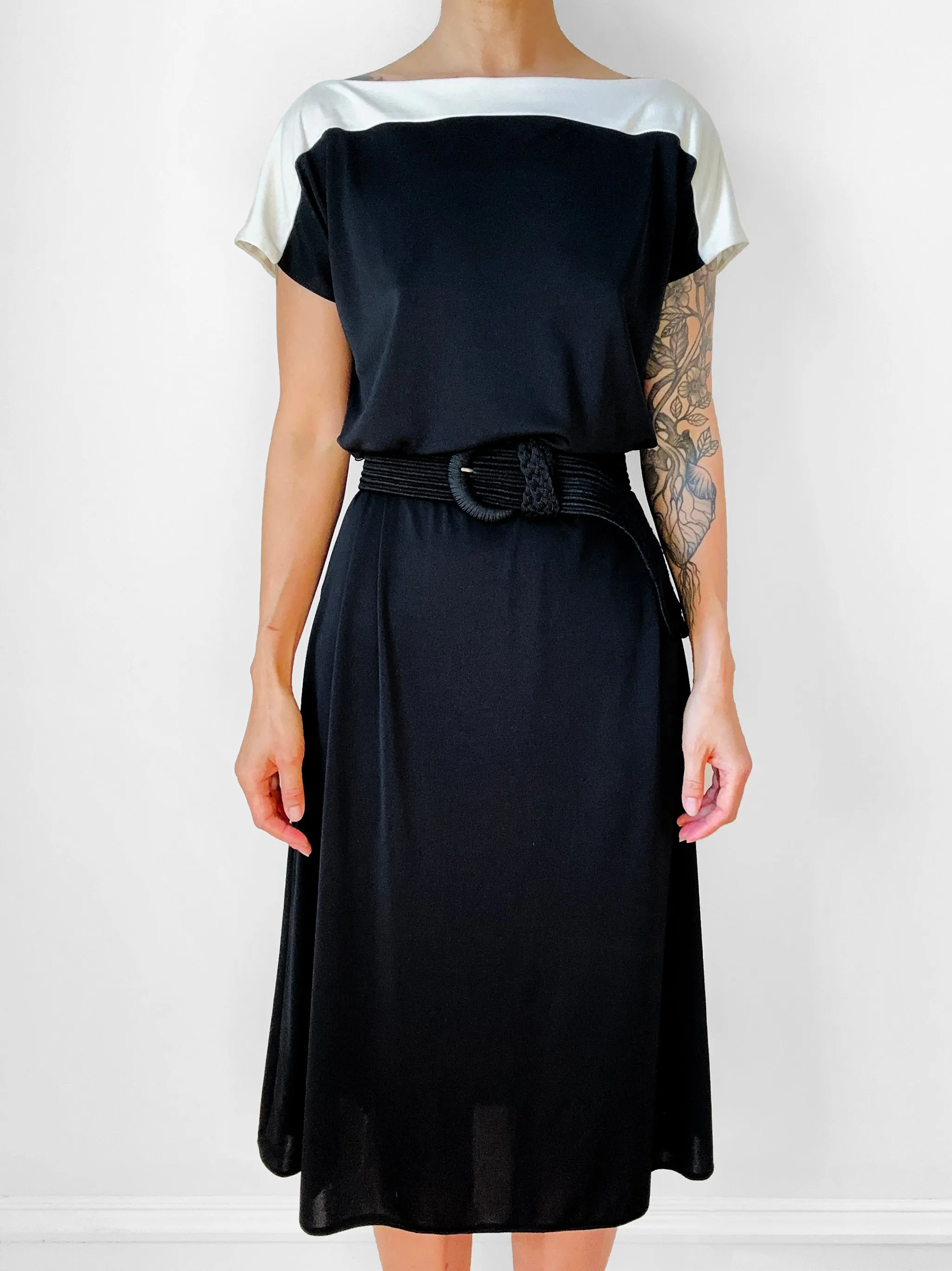 1980s Black and Cream Block Colour Minimalist Midi-Length Shift Dress Dress - S/M